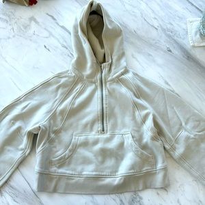 i am selling a half zip lululemon scuba.